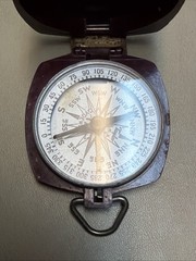 Vintage Taylor Gydeway Dark Red Bakelite Pocket Compass Points North