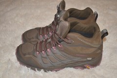 Merrell Women’s Moab FST Mid Waterproof Boot size 9