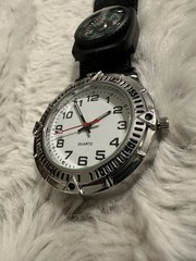 Dreams Unlimited Travel Quartz Watch w/ Compass Keychain 40mm Running