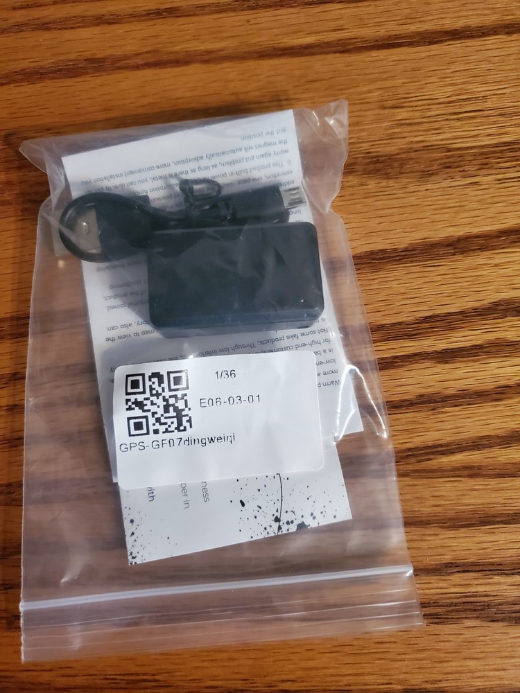Unbranded GPS Unit, Charge Cord & Pamplet