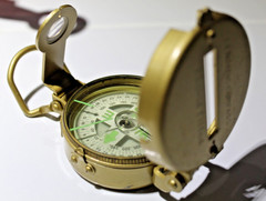 Vintage Metal Liquid Filled LENSATIC Precision Pathfinder Engineer Compass