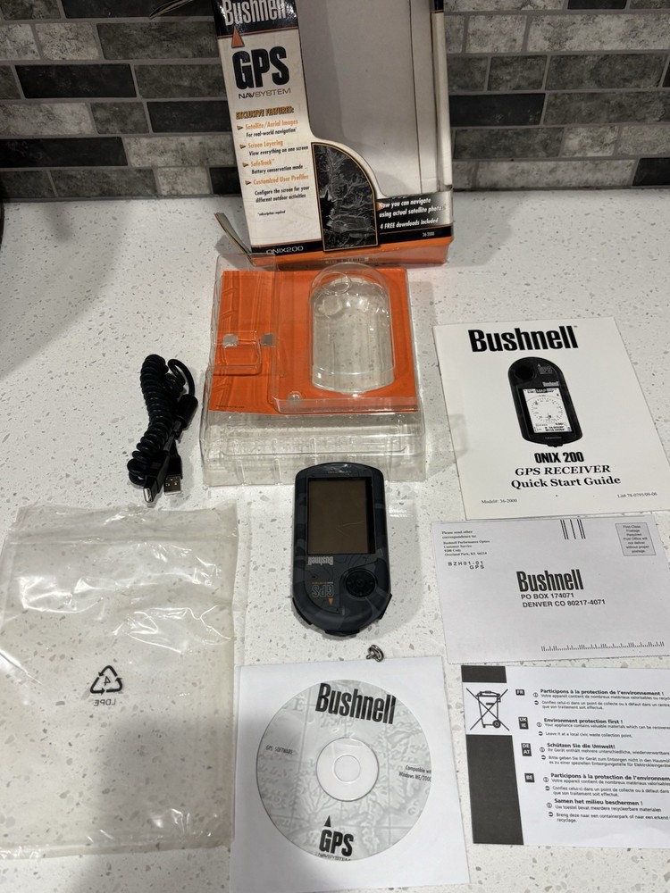 Bushnell GPS Onix 200 Handheld GPS Navigation ~ New Works!! **READ**