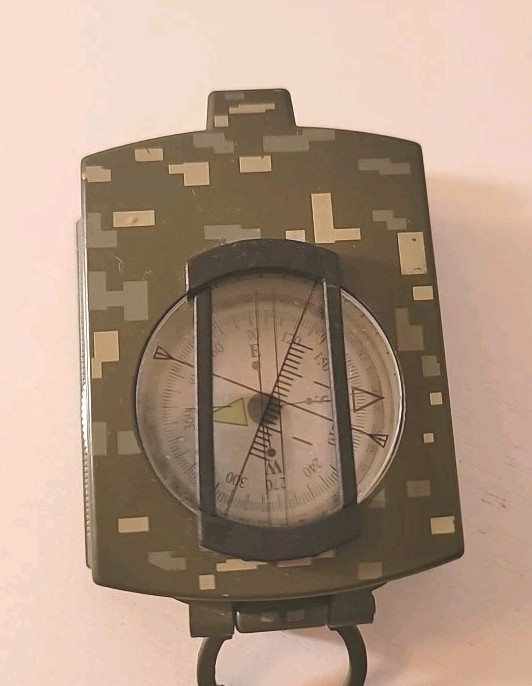 SE Military Prismastic Sighting Outdoor Hiking Compass, Camouflage in VGC