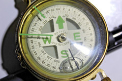 Vintage Metal Liquid Filled LENSATIC Precision Pathfinder Engineer Compass