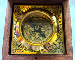 Antique Style BRASS COMPASS in Latching WOODEN Box