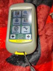 Garmin Dakota 10 Hiking GPS Handheld w/ Compass, USB, 20h, Gray/Black/Yellow