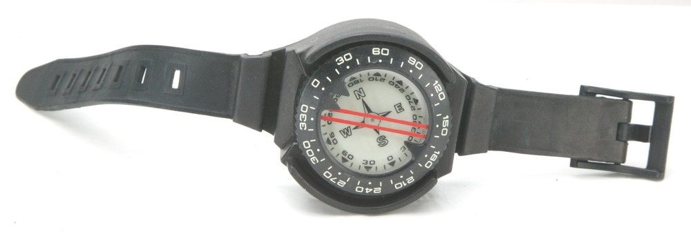 Unbranded Underwater Wrist Compass In Rubber Case. NO AIR BUBBLES. Clean. SEE.