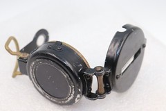 Vintage Precise Pathfinder Liquid Filled Pocket Compass JAPAN Metal Case, Black