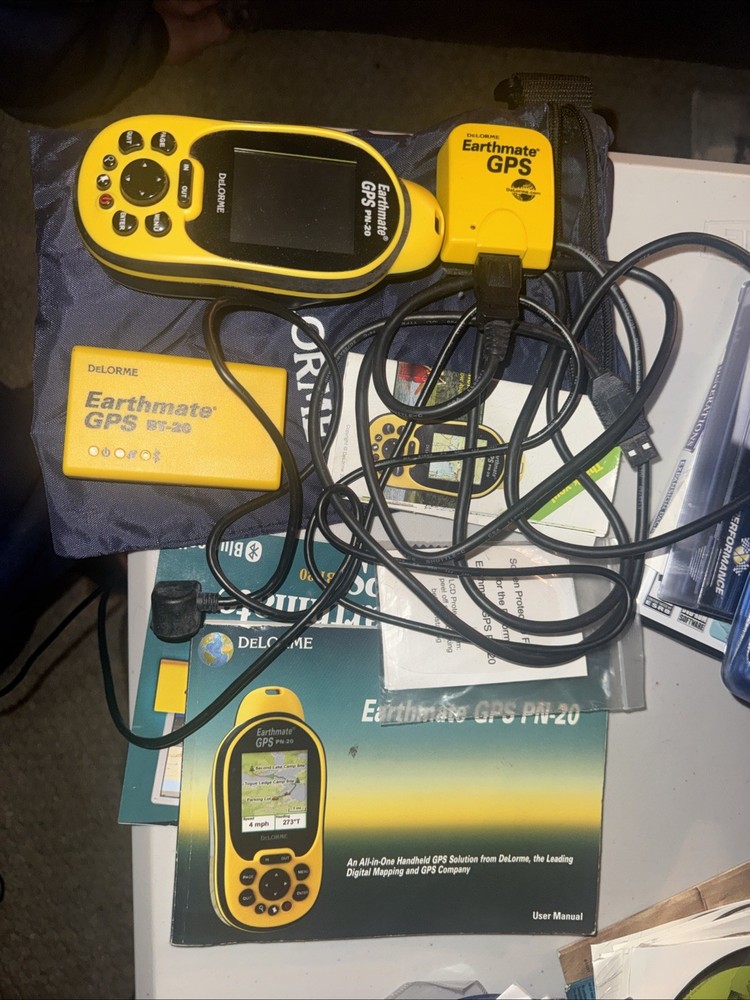 DeLorme Earthmate PN-20 Handheld 2.2 in. Screen Hiking GPS & LT-40 Receiver