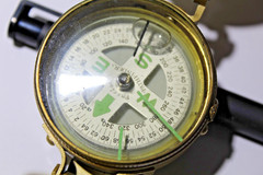 Vintage Metal Liquid Filled LENSATIC Precision Pathfinder Engineer Compass