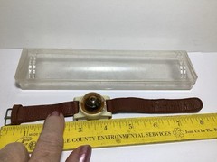 VINTAGE 1950’s ERA CELLULOID WRISTBAND COMPASS LEATHER BAND WORKS W/ORIG CASE