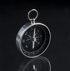 New Portable Metal Compass Keychain Pocket Outdoor Camping Hiking