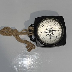 VTG or Antique Taylor Showay compass in Bakelite case Made USA