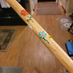 LADIES NEW WALKING STICK HIKING STICK CEDAR HAND PAINTED DAISIES 53″ LIGHTWEIGHT