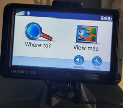 Navigation System Garmin Nuvi 285WT Bluetooth with Car Charger & Mount Bundle
