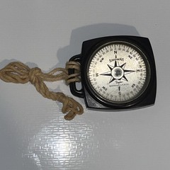 VTG or Antique Taylor Showay compass in Bakelite case Made USA