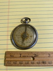 VINTAGE COMPASS – AGE UNKNOWN – CHROME CASE – NICE PIECE – MEASURE 2 INCHES WIDE