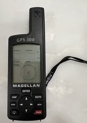 Magellan Handheld GPS 300 2.2-Inch Portable Satellite GPS Navigator TESTED – NOS