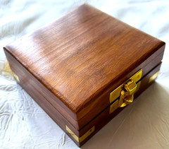 Antique Style BRASS COMPASS in Latching WOODEN Box