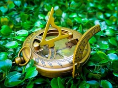 Vintage Maritime Pocket Sundial – Antique Reproduction, Engraved Collectibles