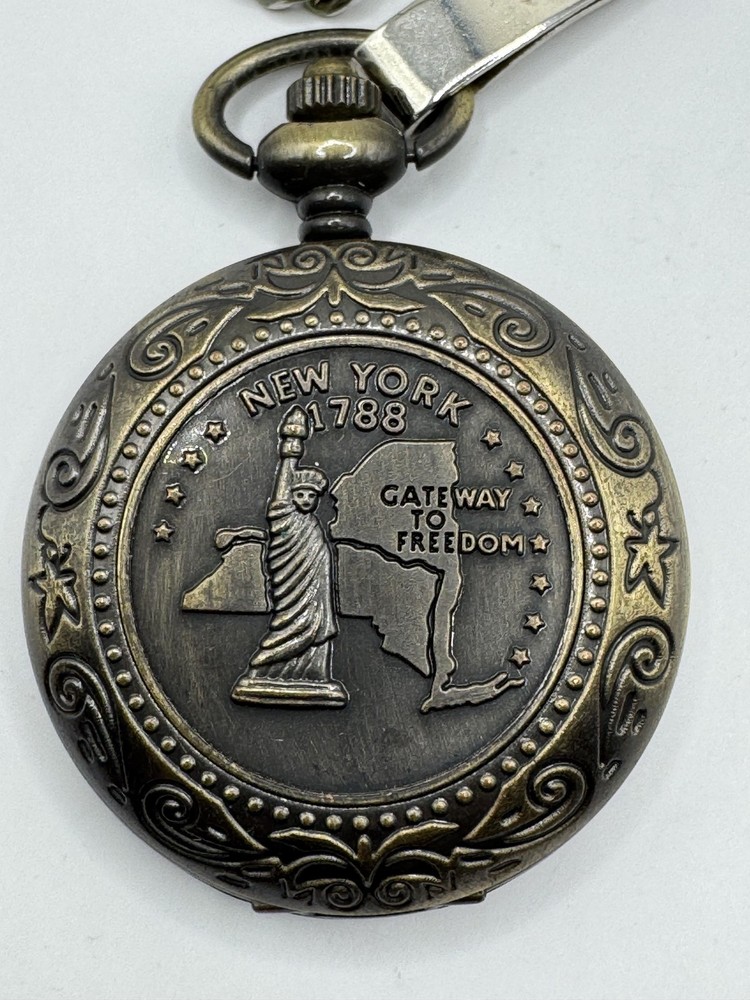 NEW YORK 1788 GATEWAY TO FREEDOM POCKET COMPASS WITH CHAIN BRONZE WORLD MAP CASE