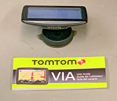 TomTom VIA 1405TM 4.3″ Touchscreen Portable GPS Navigator Lifetime Traffic & Map