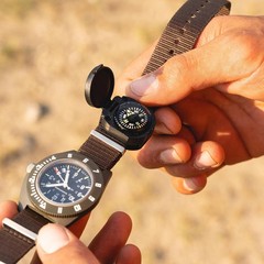 Sun Company Wrist Turtle – Armoured Wrist Compass with Closing Cover | Easy-to-R