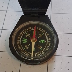 Black Folding Flip-Top Magnetic Pocket Hiking Compass Plastic Direction