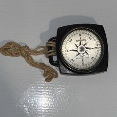 VTG or Antique Taylor Showay compass in Bakelite case Made USA