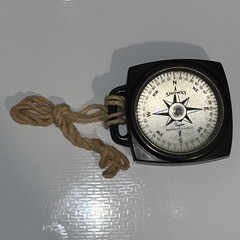 VTG or Antique Taylor Showay compass in Bakelite case Made USA
