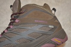 Merrell Women’s Moab FST Mid Waterproof Boot size 9