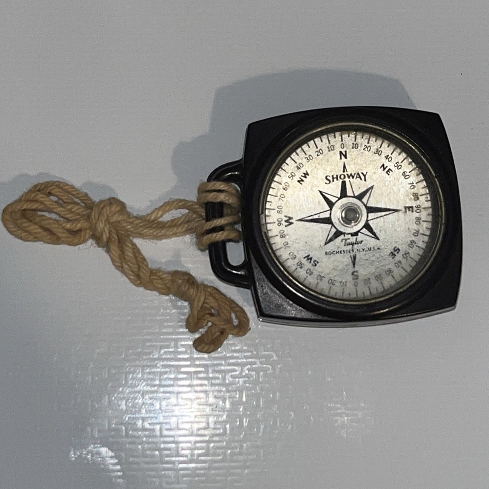 VTG or Antique Taylor Showay compass in Bakelite case Made USA