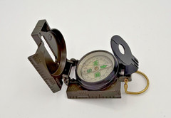 Metal Compass With Sites & Magnifier Dark Green All instructions in French