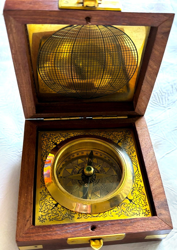Antique Style BRASS COMPASS in Latching WOODEN Box