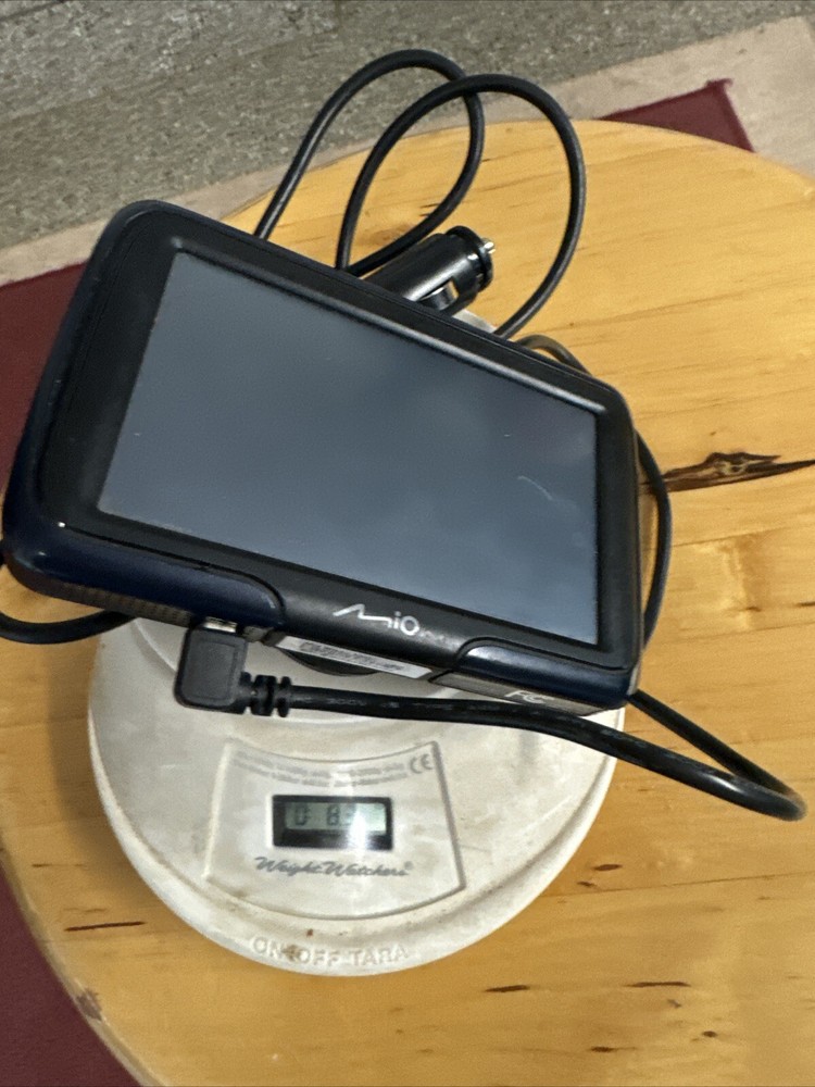 Mio Moov M401 GPS Navigator System Automotive Mountable