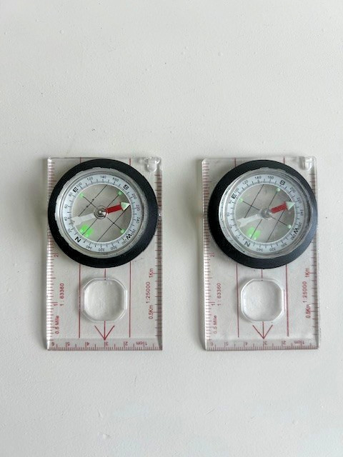 Set of 2 Compasses w/Orienting Dial & Magnifier for Camping/Hiking, Outdoors