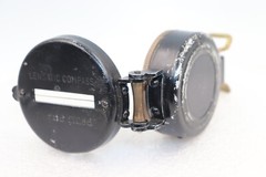 Vintage Precise Pathfinder Liquid Filled Pocket Compass JAPAN Metal Case, Black