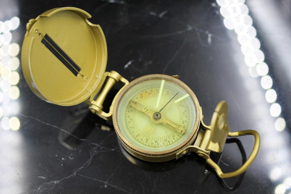 Vintage & Collectible Metal Liquid Filled LENSATIC Precision Pathfinder Compass