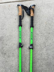 Set of Foxelli 7075 Aluminum Trekking Poles 110-135CM Green .. 4E