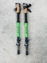 Set of Foxelli 7075 Aluminum Trekking Poles 110-135CM Green .. 4E