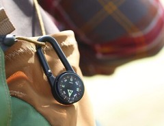 Multi-Functional Carabiner Compass – Lightweight Adventure Essential