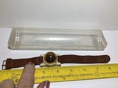VINTAGE 1950’s ERA CELLULOID WRISTBAND COMPASS LEATHER BAND WORKS W/ORIG CASE