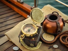 Antique Brass Compass with Leather Case – Functional Nautical Pocket Compass