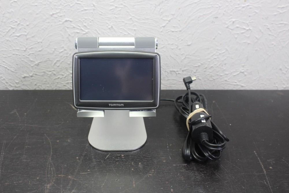 TomTom XL N14644 Portable GPS Navigator 4.3 Inch Screen Lifetime Traffic Maps