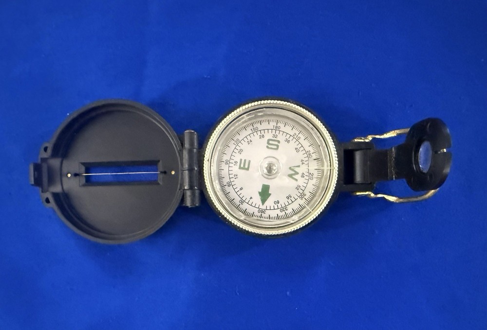 1960’s VINTAGE ENGINEER DIRECTIONAL COMPASS W/ BRASS HOOK