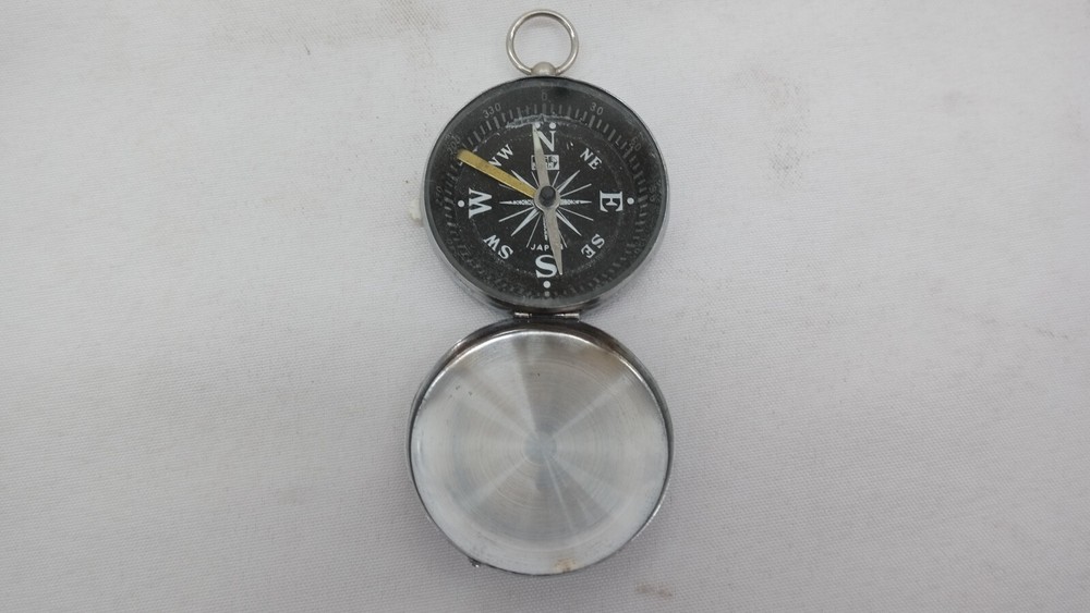 Vintage Flip Lid Compass Pendant 1 3/4″ LW2