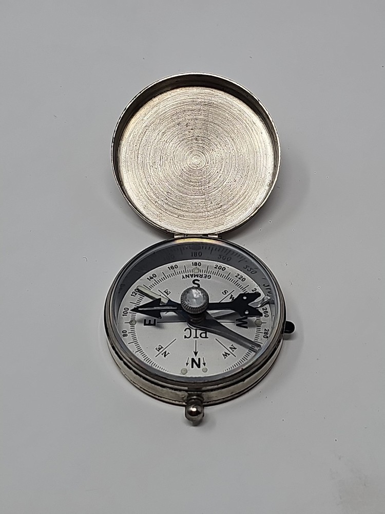 🔥 Vintage PIC Brass Compass – With Lock and Direction Arrow – Made in Germany