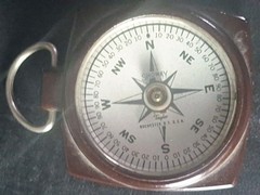 VTG or Antique Taylor Showay compass in Bakelite case Made USA