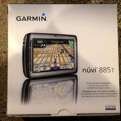 Garmin Nuvi 885T 4.3-Inch Widescreen Bluetooth Portable GPS Navigator NEW