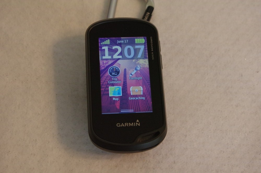 Garmin Oregon 650 Hiking GPS Altimeter Compass Trip Computer 3″ Display USB